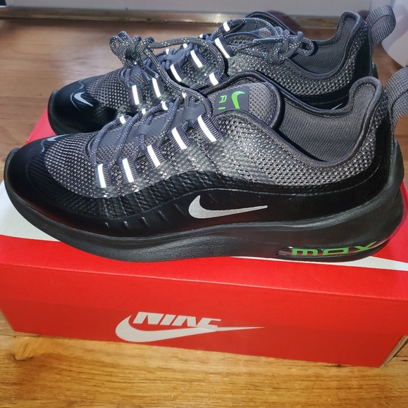 Nike Air Max Axis Premium Sneakers - Picture 6 of 9